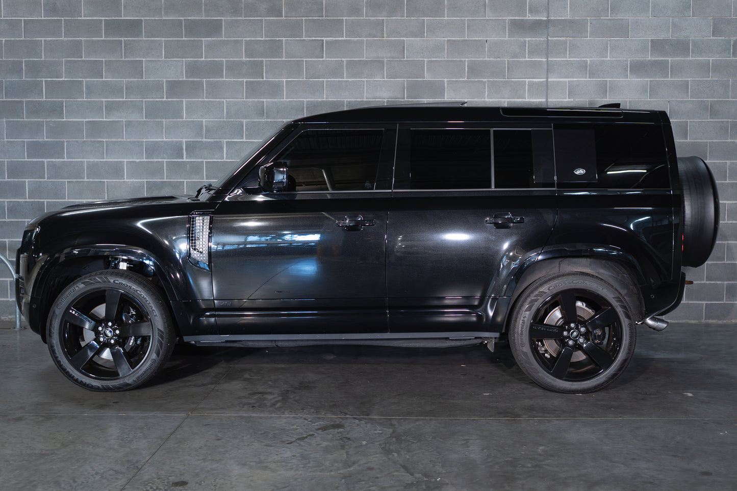 2023 Land Rover Defender 23.5MY 110 P525 V8