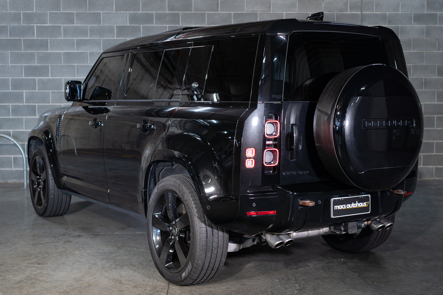 2023 Land Rover Defender 23.5MY 110 P525 V8