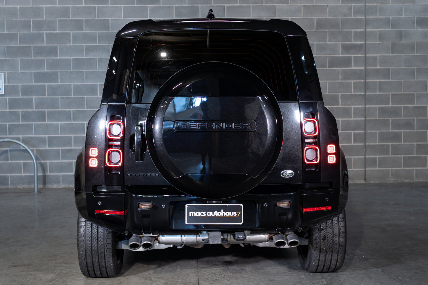 2023 Land Rover Defender 23.5MY 110 P525 V8