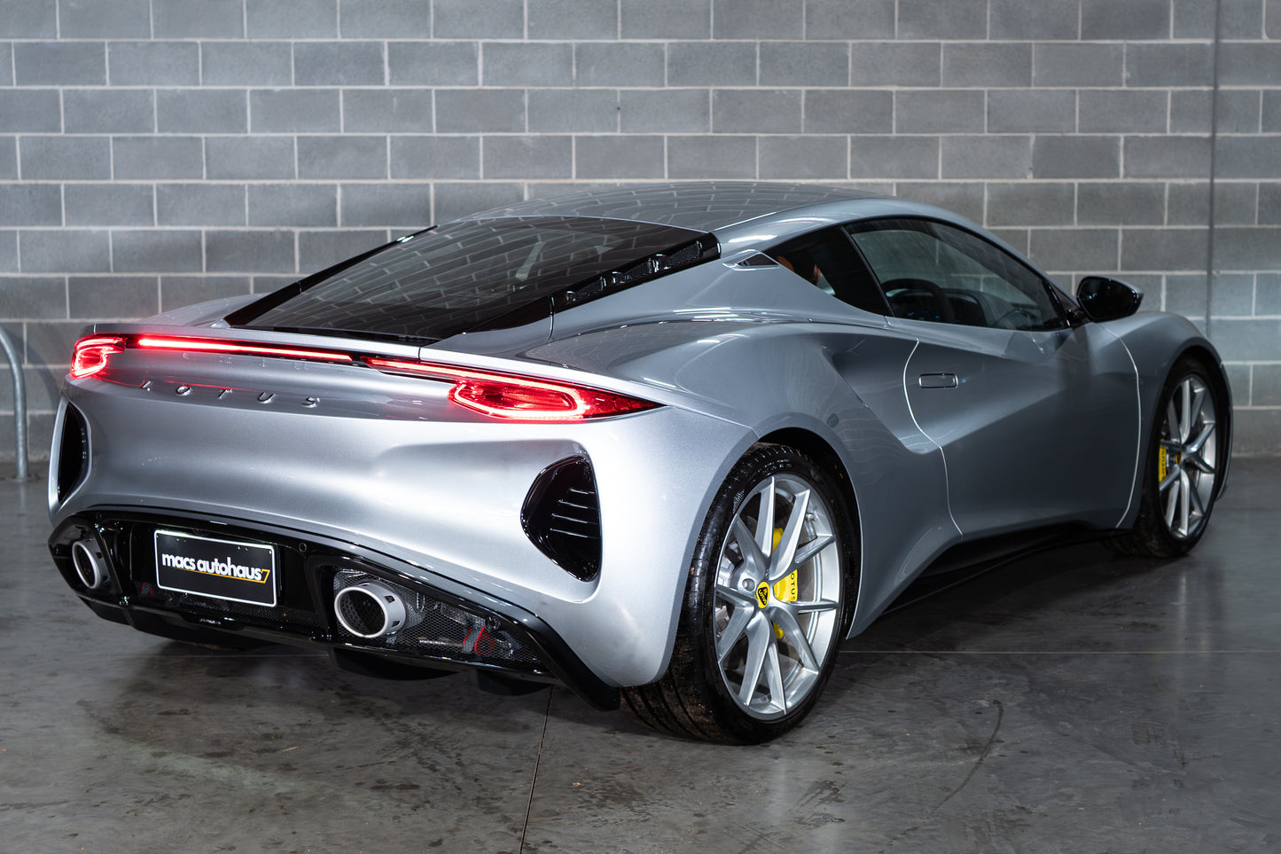 2023 Lotus Emira MY24 V6 MT First Edition