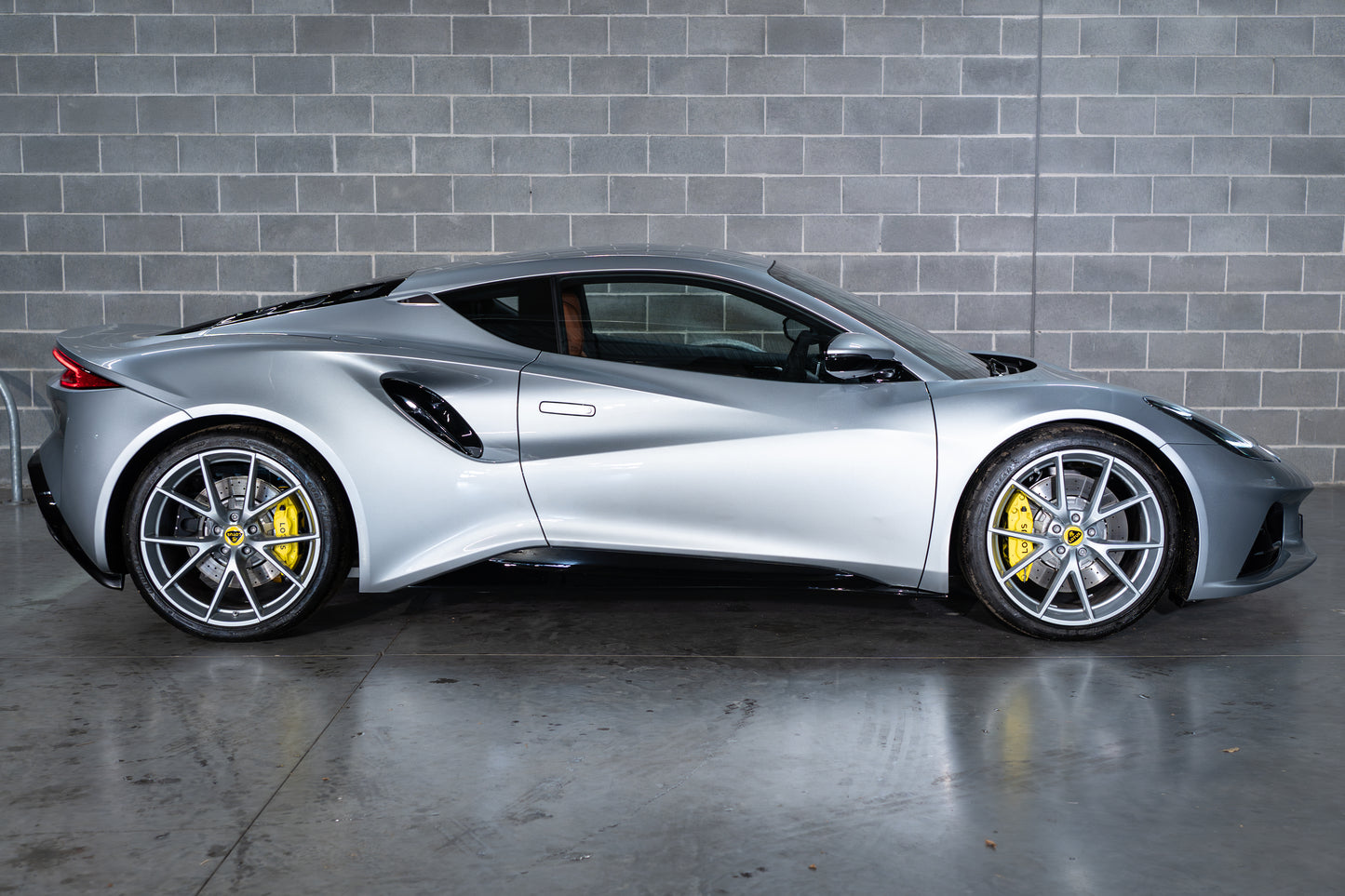 2023 Lotus Emira MY24 V6 MT First Edition