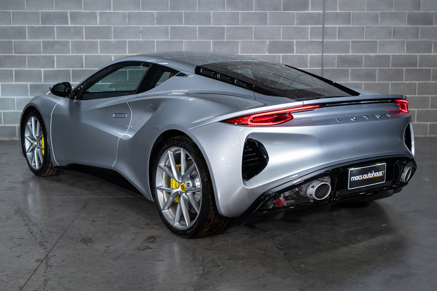 2023 Lotus Emira MY24 V6 MT First Edition