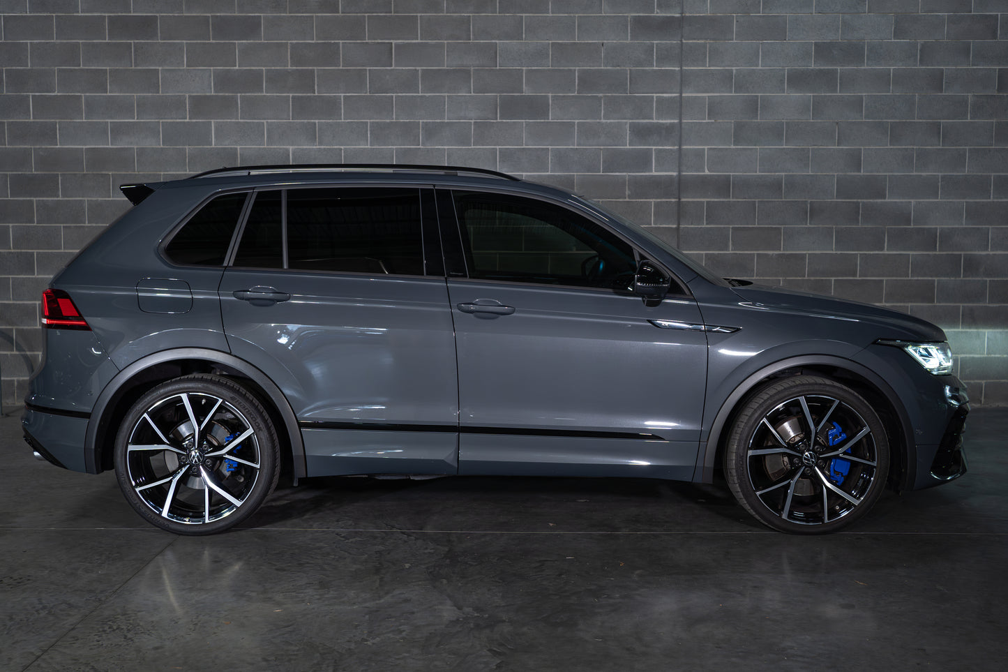 2022 Volkswagen Tiguan R Grid Edition